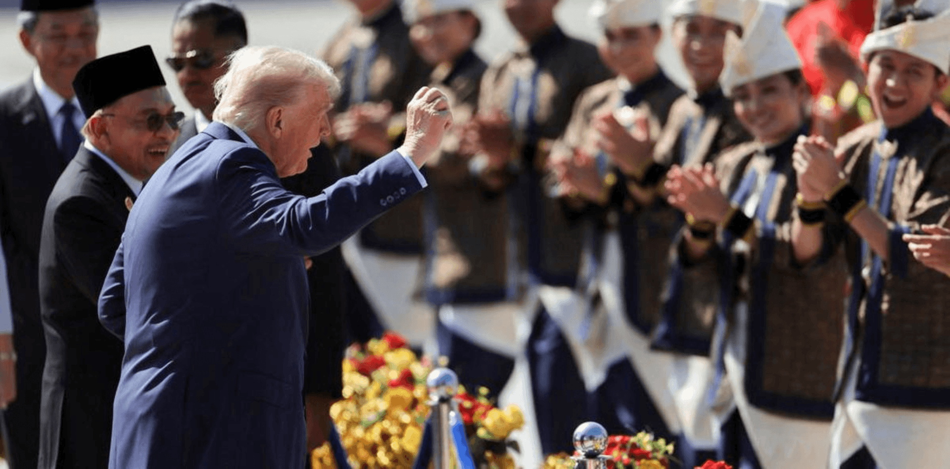 Trump Joins Malaysia’s Traditional “Joget” Dance at ASEAN Summit
