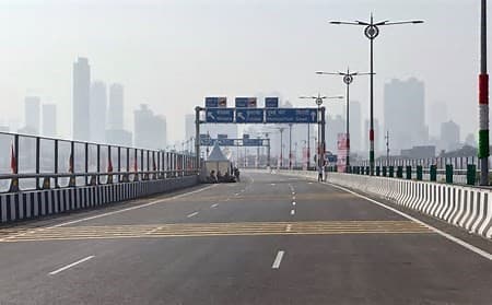 Heroic Move by Taxi Driver; Saves Woman from Jumping Off the Bridge