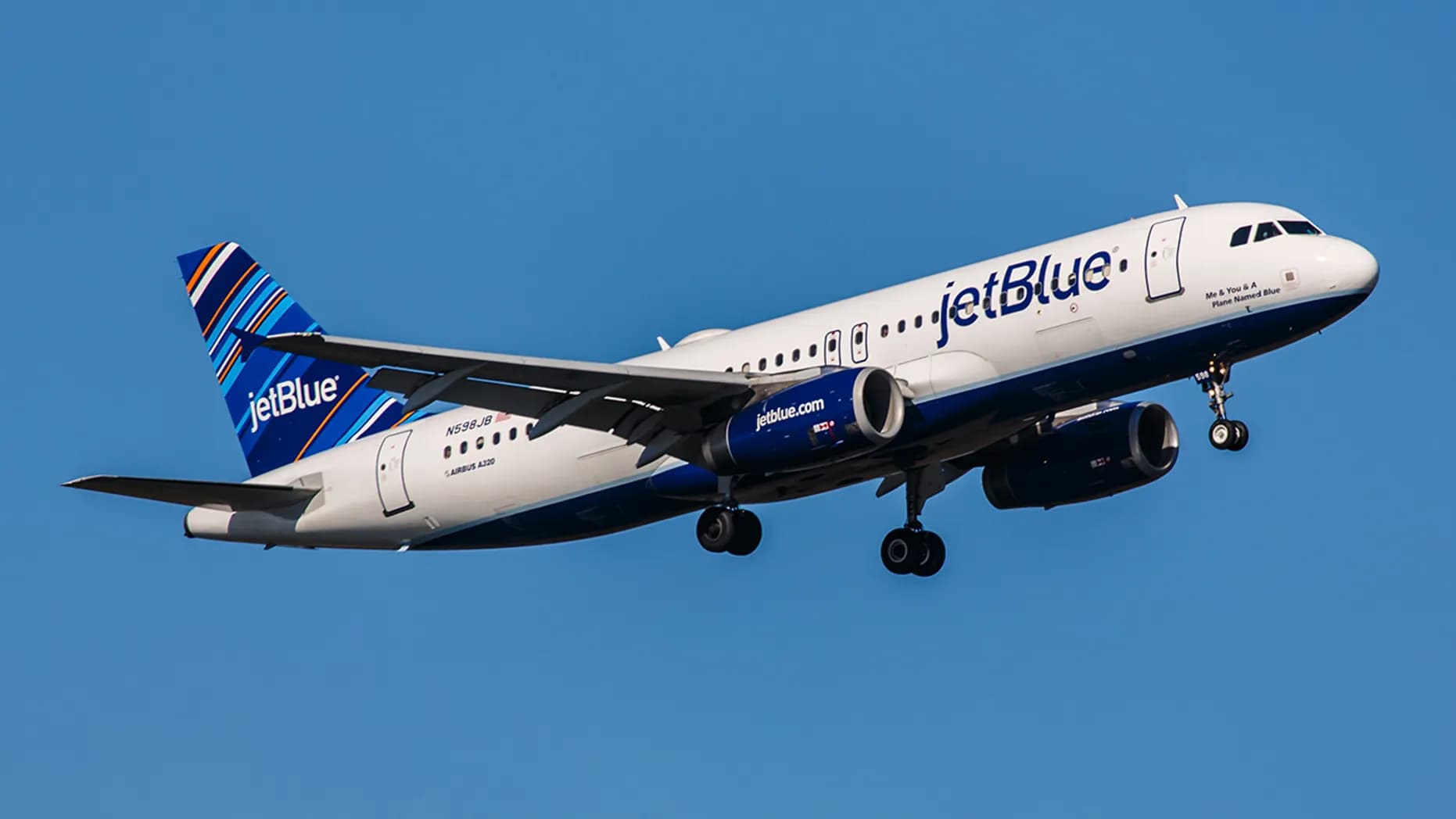 JetBlue Flight Makes Emergency Landing from 36000 Feet in Minutes